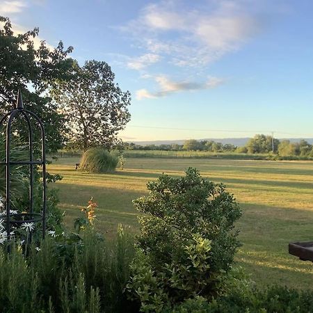 Cotswold Edge Guest Suite With Broadway Hill View Badsey Esterno foto