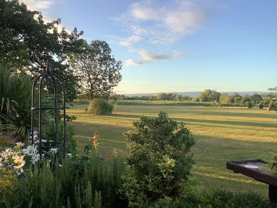 Cotswold Edge Guest Suite With Broadway Hill View Badsey Esterno foto