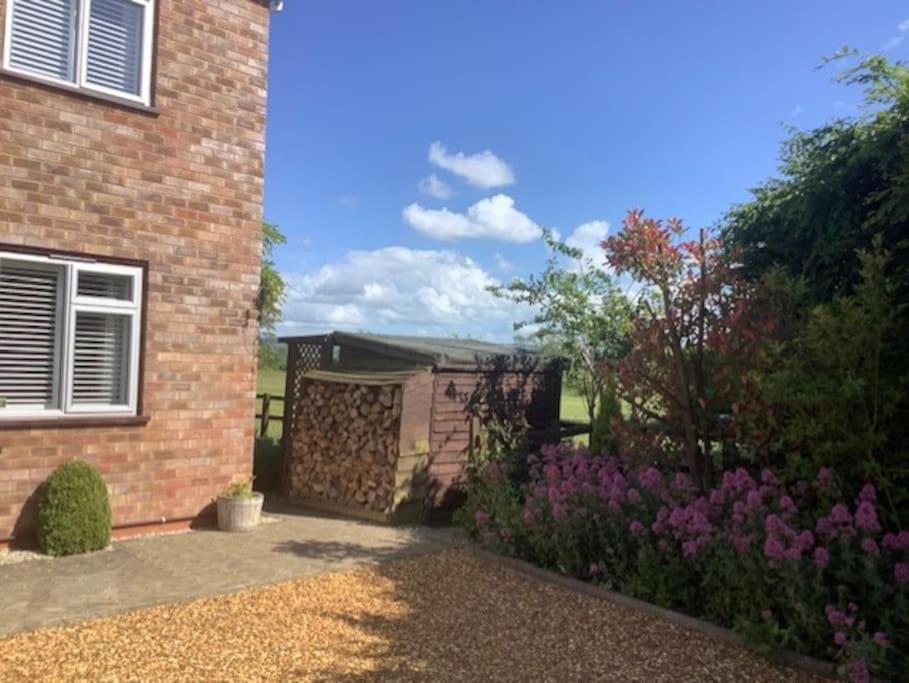 Cotswold Edge Guest Suite With Broadway Hill View Badsey Esterno foto